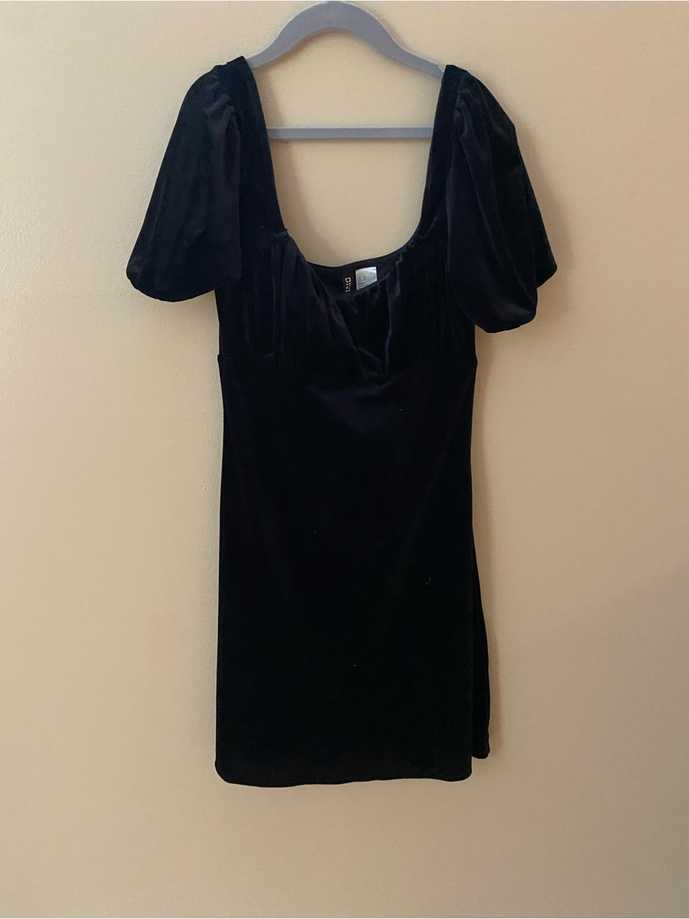 H&M Black Velvet Puff Sleeve Mini Dress